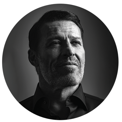 Portrait of Tony Robbins